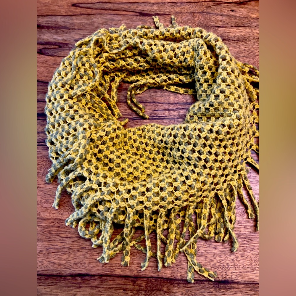 Beautiful infinity scarf in lovely warm tones! Great gift idea!!